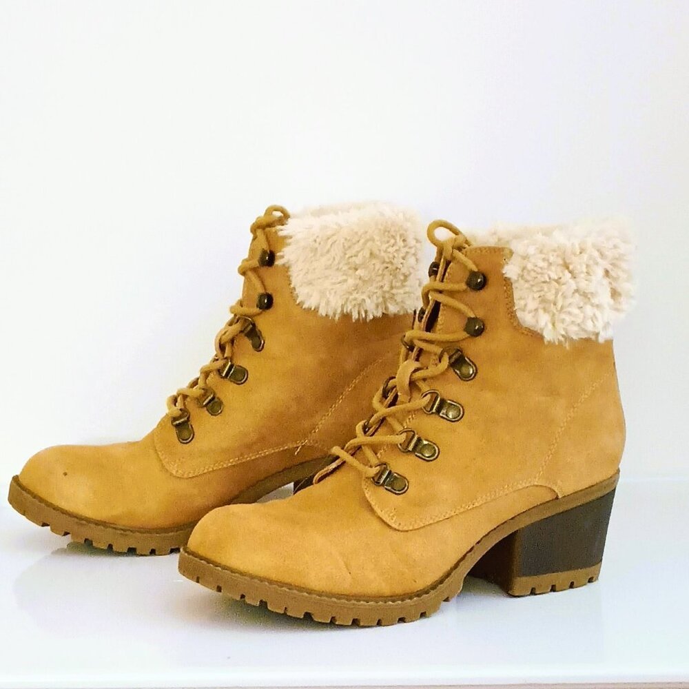 White Mt. Tamia Tan Boots 9 Women's Lace Up Boots Soft Faux Fur Trim